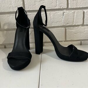 Black Faux Suede Women’s Size 8.5 Open Toe 4.5" Block Heel Pump Sandals w/straps